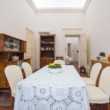 Residenze Al Castello Hotel Каляри Екстериор снимка