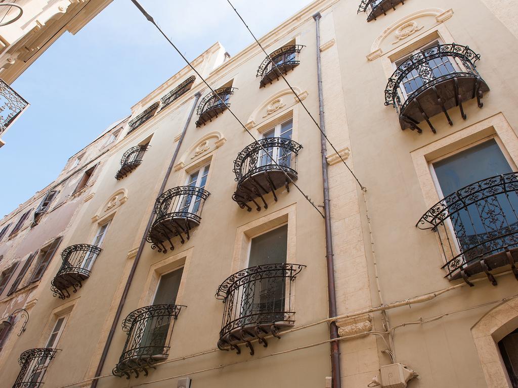 Residenze Al Castello Hotel Каляри Екстериор снимка