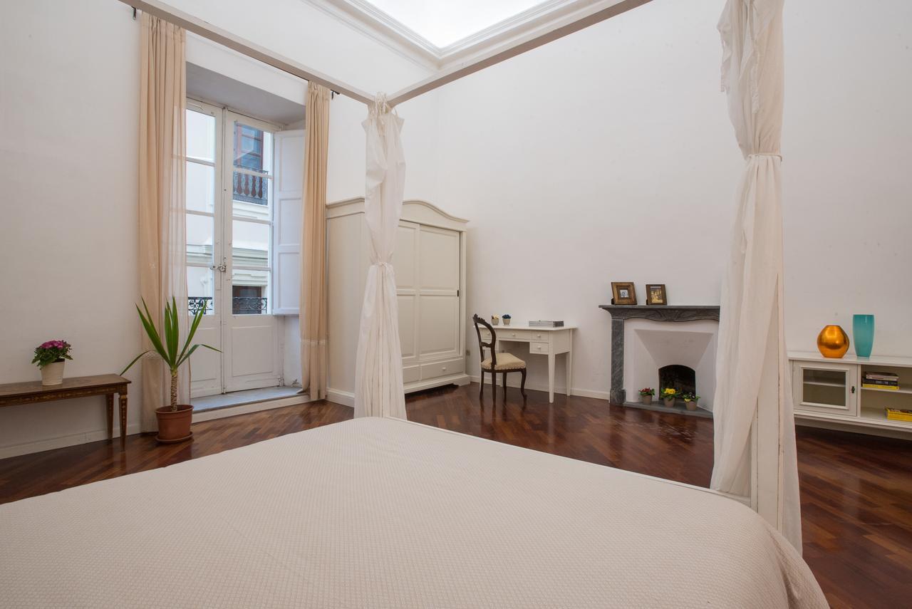 Residenze Al Castello Hotel Каляри Екстериор снимка