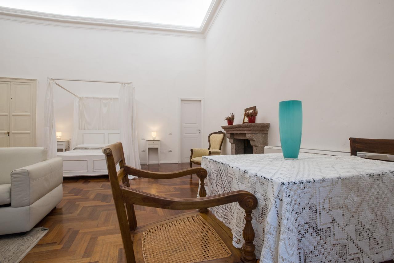 Residenze Al Castello Hotel Каляри Екстериор снимка