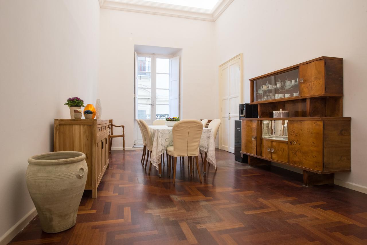 Residenze Al Castello Hotel Каляри Екстериор снимка